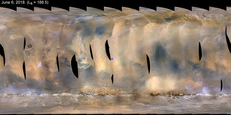 Mapa global de Marte mostrando la tormenta de polvo. El punto azul revela la ubicación del rover Opportunity.